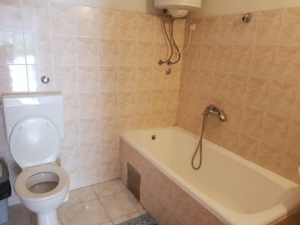 Guest House Alisa Хвар Екстериор снимка
