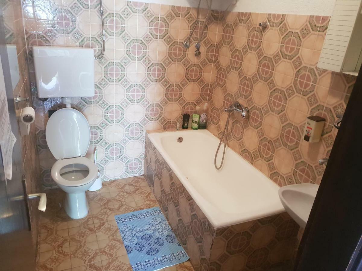 Guest House Alisa Хвар Екстериор снимка