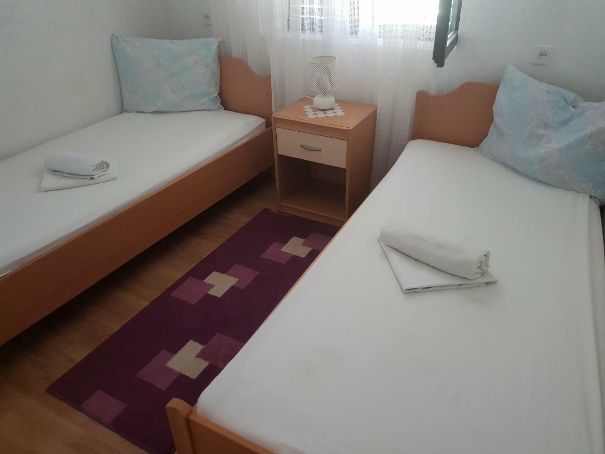 Guest House Alisa Хвар Екстериор снимка