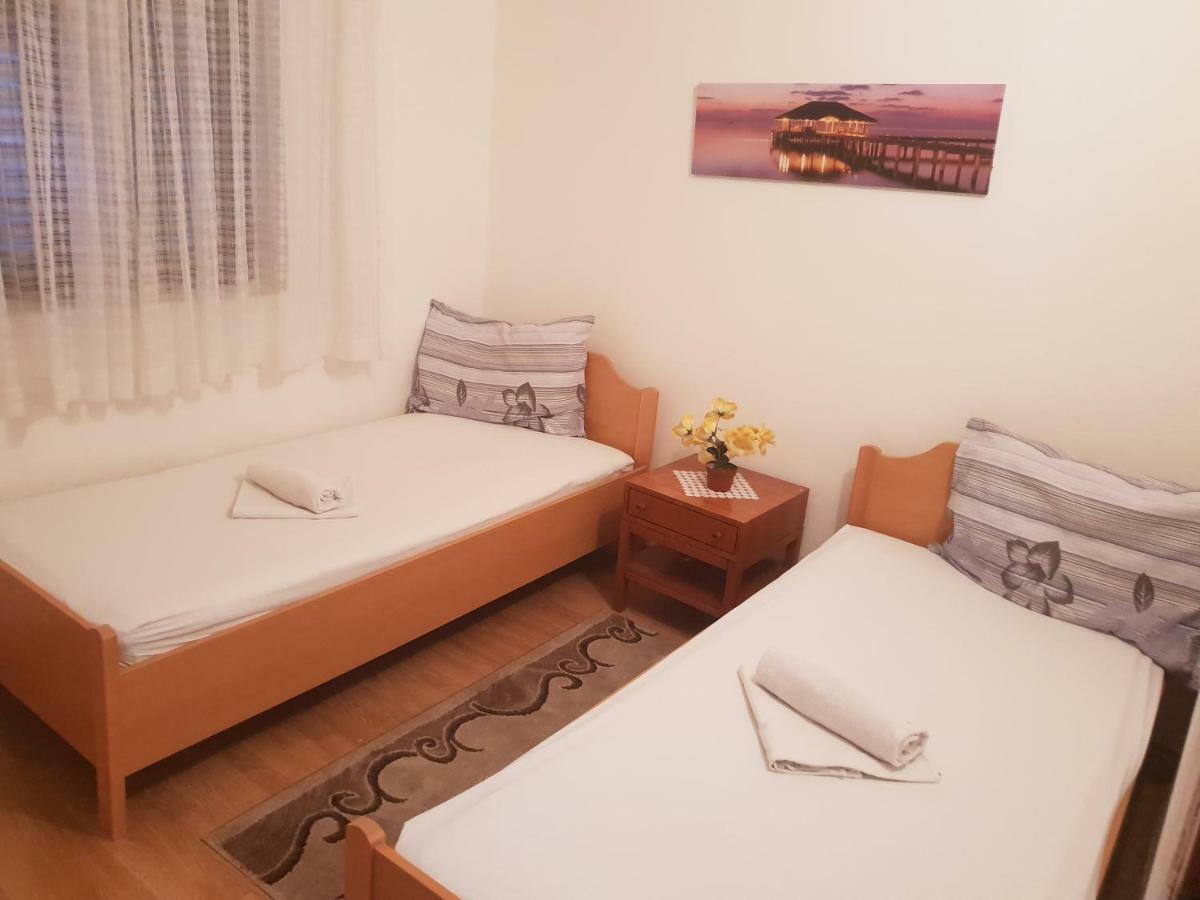 Guest House Alisa Хвар Екстериор снимка