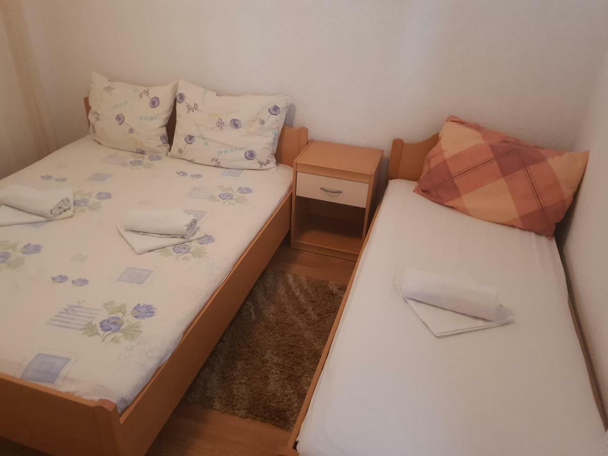 Guest House Alisa Хвар Екстериор снимка