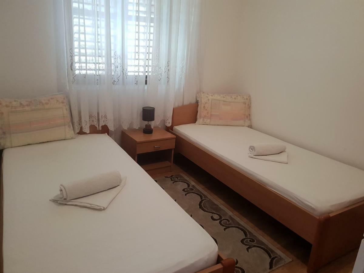 Guest House Alisa Хвар Екстериор снимка