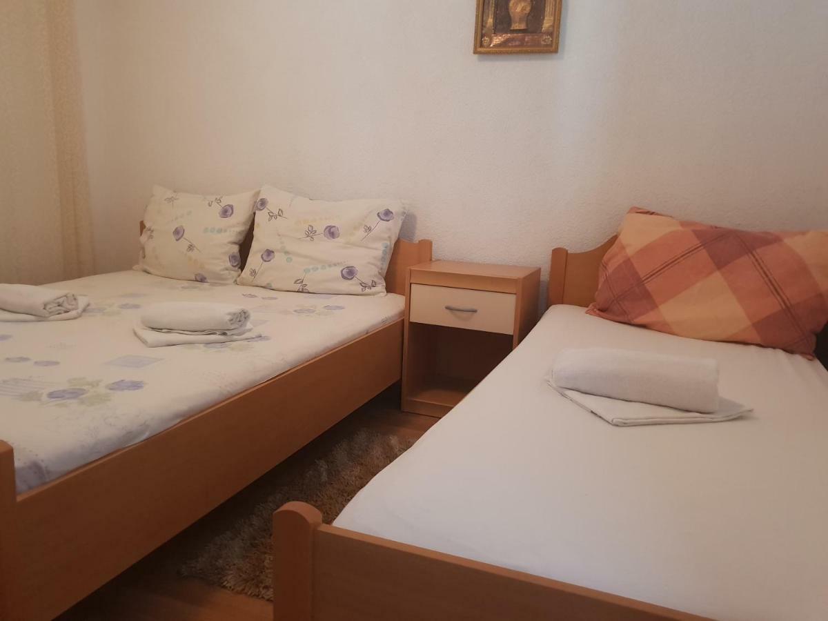 Guest House Alisa Хвар Екстериор снимка
